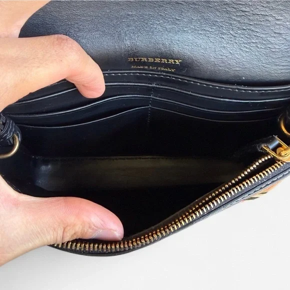 BURBERRY | PRICE FIRM💲💥
Hampshire Crossbody Bag✨ - Picture 5 of 6